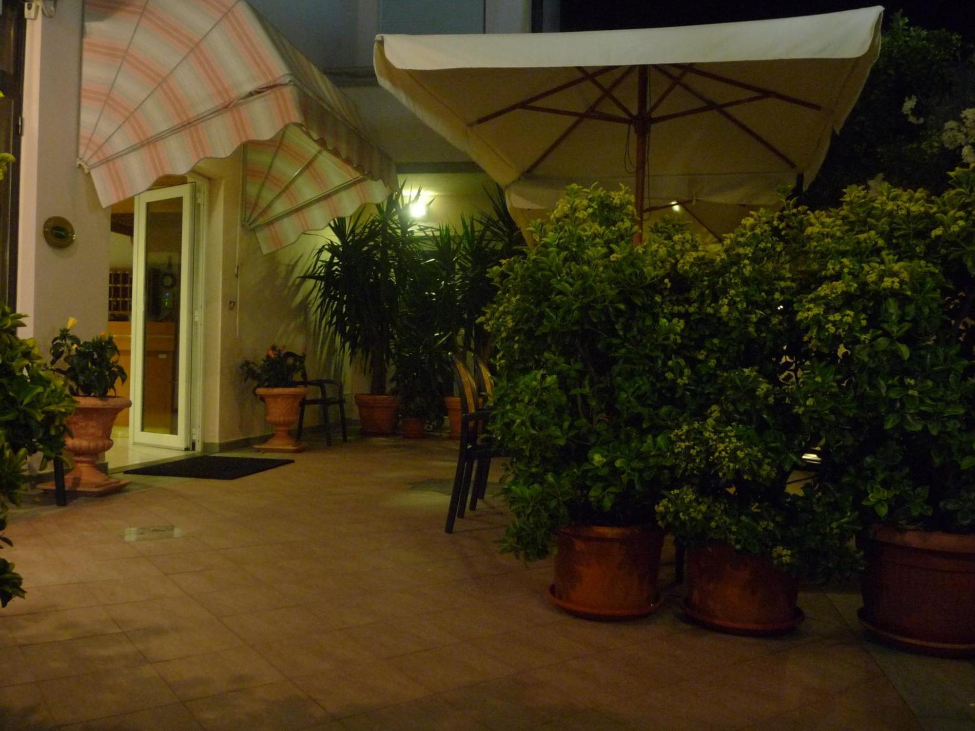 Hotel Prestige Lido di Camaiore Exteriör bild