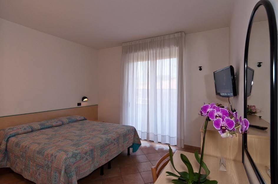 Hotel Prestige Lido di Camaiore Exteriör bild